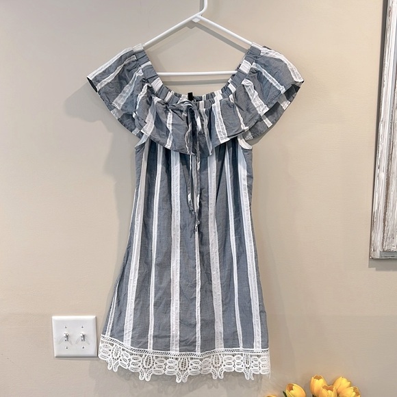 🔥Trixxi Blue and White Ruffled Off-the-Shoulder 🔥 - Picture 1 of 6
